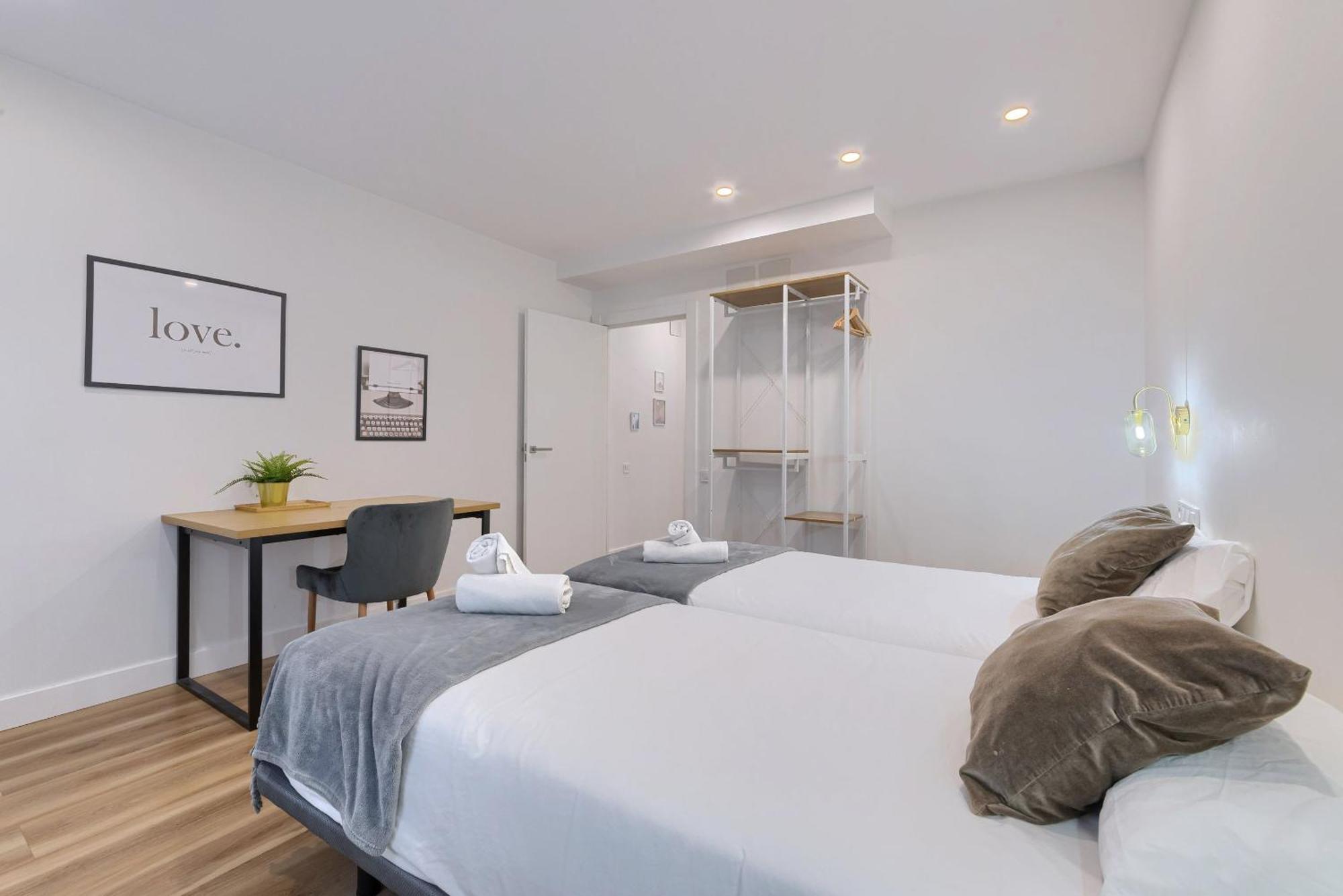 Deustown Apartamentos Бильбао Экстерьер фото